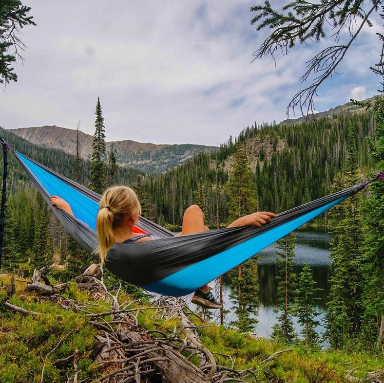 Гамак подвесной двухместный "Hammock Swing" Ультралёгкий и сверхпрочный! (Крепления в комплекте) 270х140 см (Сине-Серый)